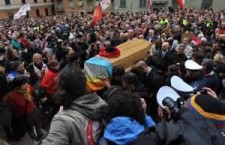 Un saluto dai no tav a don Andrea Gallo