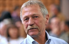 José Bové:“Il TAV Lione-Torino  è un progetto aberrante, costoso, pericoloso ed inutile”