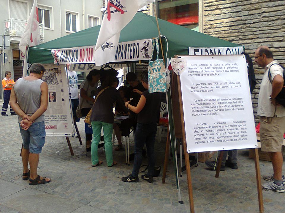 Raccolta di firme contro la militarizzazione della Val Susa