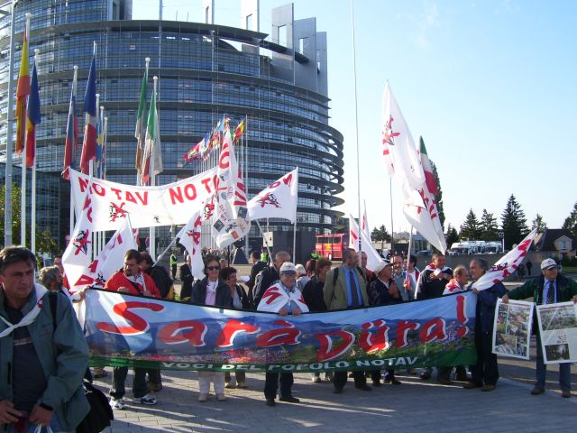 I MOVIMENTI IN LOTTA CONTRO LE GRANDI OPERE INUTILI E IMPOSTE A STRASBURGO IL 26 OTTOBRE 2016