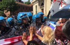 (Video) NoTav, scontri con la polizia durante la presentazione della linea Torino-Lione