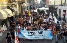 2500 persone in marcia contro il Terzo Valico, le cave e la discarica di Sezzadio
