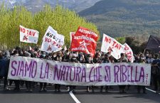 Manifestazione no tav contro  nuovo autoporto San Didero, 17 aprile 2021 ANSA/ALESSANDRO DI MARCO