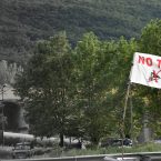 San Didero: filo spinato lungo la ferrovia