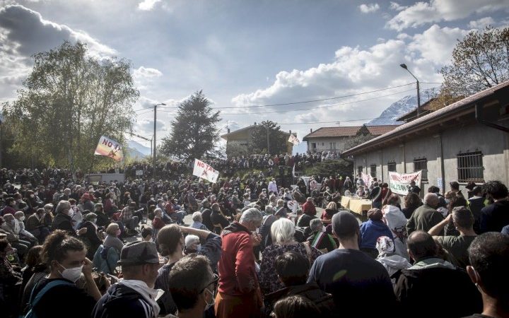 Sindaci di Lione e Grenoble chiedono stop immediato al progetto TAV con altre 150 personalità
