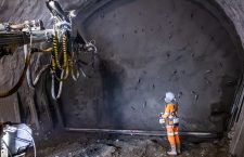 Il treno che non arriva mai: altri otto anni di propaganda e devastazione