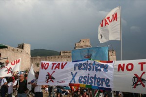 Il movimento NO TAV alla marcia per la Pace Perugia – Assisi 25 settembre 2011
