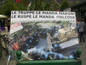 Presidio informativo all’Italcoge e  l’aggiunta della bandiera no tav a quella italiana GUARDA VIDEO